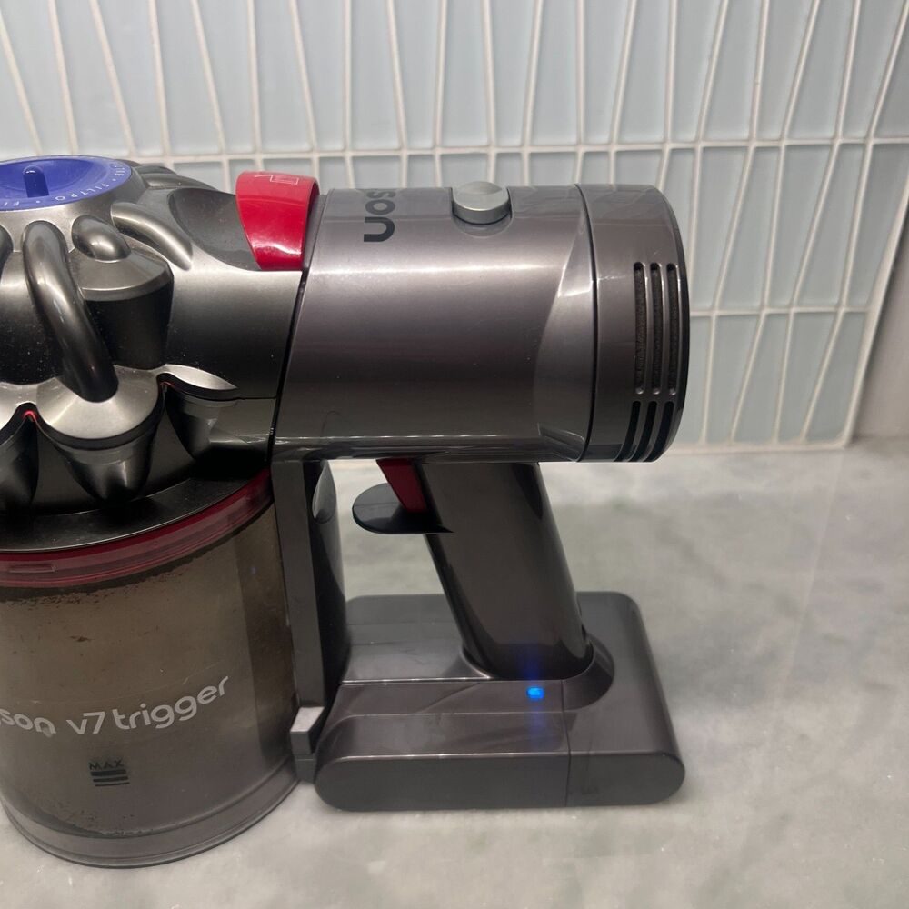 Dyson V7 Trigger SV11 Handheld Cordless Vacuum Battery + Tool AS-IS Untested Rea - Picture 2 of 9